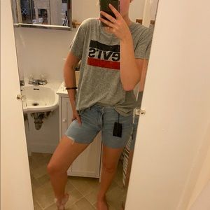 Levi’s Relaxed Fitting T-Shirt